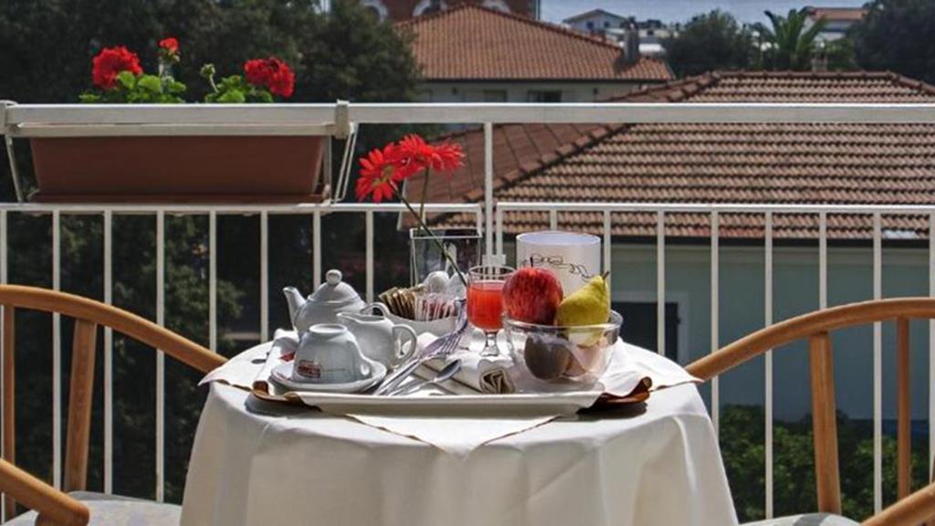 Hotel Scandinavia Marina di Massa Luaran gambar
