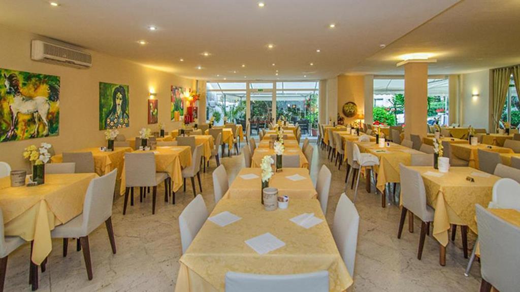 Hotel Scandinavia Marina di Massa Luaran gambar