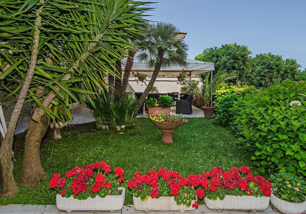 Hotel Scandinavia Marina di Massa Luaran gambar