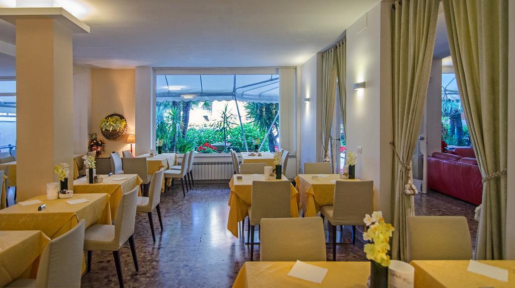 Hotel Scandinavia Marina di Massa Luaran gambar