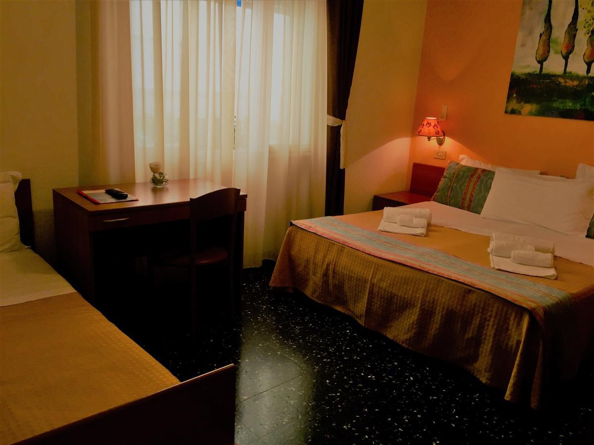 Hotel Scandinavia Marina di Massa Luaran gambar